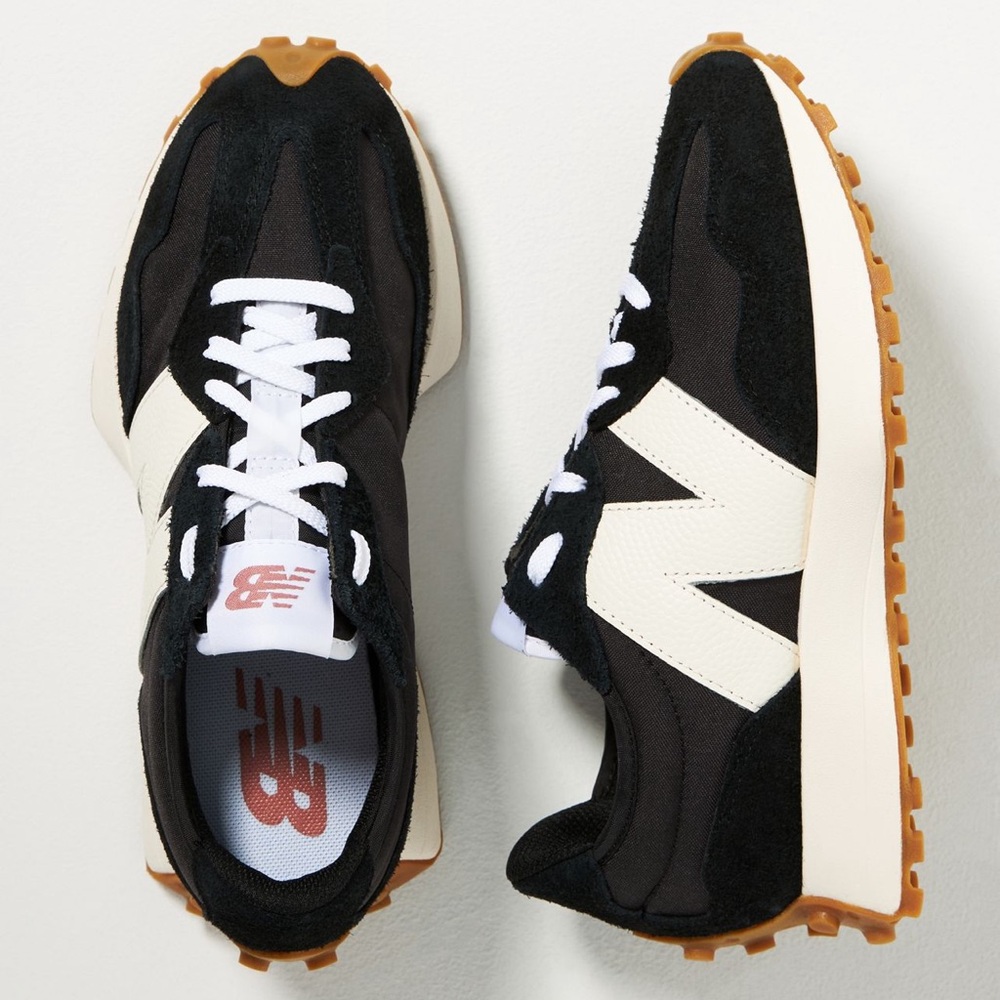 New Balance Black white 327 Sneakers size 7.5 comfort trend 7 1/2 shoes